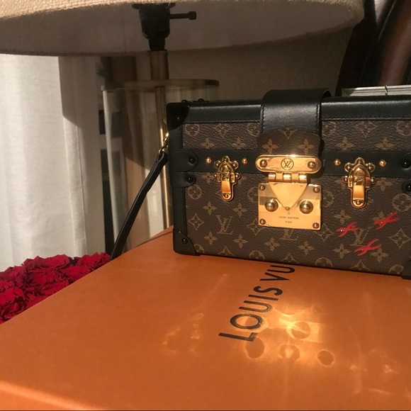 Louis Vuitton - Picture 3 of 4